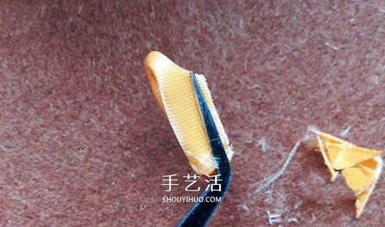 丝带手工制作梅花图解 做成漂亮的胸花或发饰 -  www.shouyihuo.com