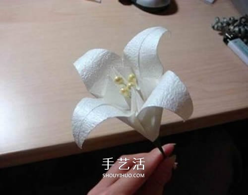 寓意百年好合！ 美丽纸百合花的折叠方法图解 -  www.shouyihuo.com