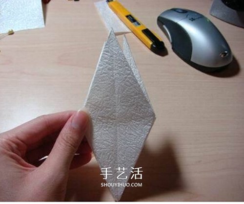 寓意百年好合！ 美丽纸百合花的折叠方法图解 -  www.shouyihuo.com