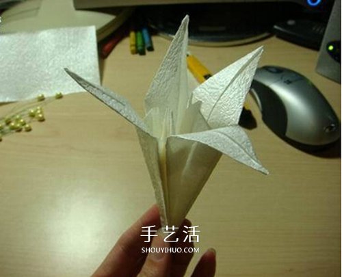 寓意百年好合！ 美丽纸百合花的折叠方法图解 -  www.shouyihuo.com