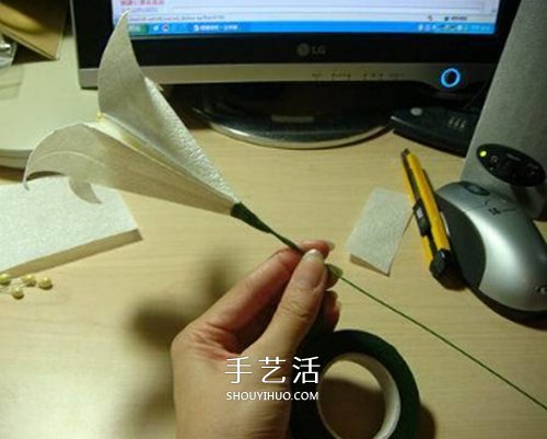 寓意百年好合！ 美丽纸百合花的折叠方法图解 -  www.shouyihuo.com