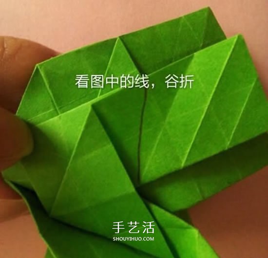 一张纸折玫瑰花的图解教程 连花萼也一起折出 -  www.shouyihuo.com