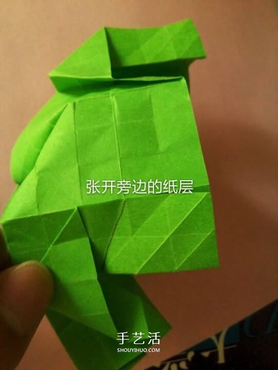 一张纸折玫瑰花的图解教程 连花萼也一起折出 -  www.shouyihuo.com