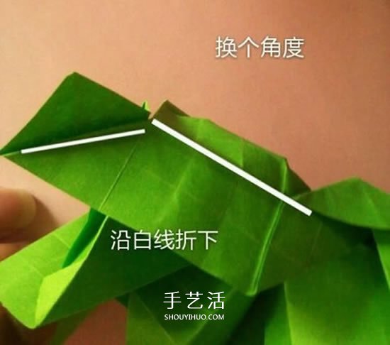 一张纸折玫瑰花的图解教程 连花萼也一起折出 -  www.shouyihuo.com
