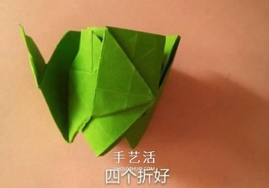 一张纸折玫瑰花的图解教程 连花萼也一起折出 -  www.shouyihuo.com