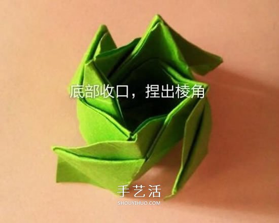 一张纸折玫瑰花的图解教程 连花萼也一起折出 -  www.shouyihuo.com