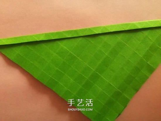 一张纸折玫瑰花的图解教程 连花萼也一起折出 -  www.shouyihuo.com