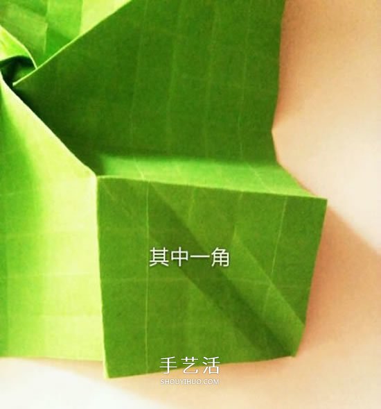 一张纸折玫瑰花的图解教程 连花萼也一起折出 -  www.shouyihuo.com