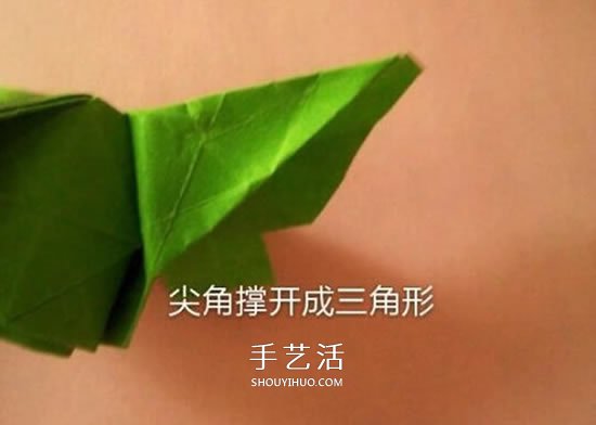 一张纸折玫瑰花的图解教程 连花萼也一起折出 -  www.shouyihuo.com