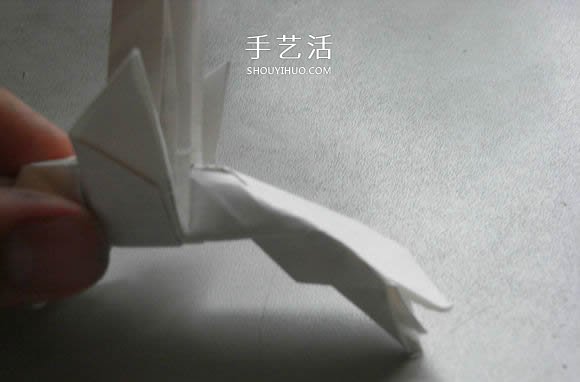 双翼飞机的折纸方法 怎么折双翼机的步骤图 -  www.shouyihuo.com