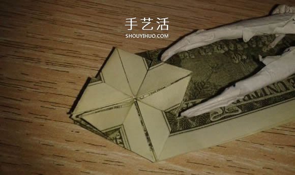 花心天使心的折法图解 好看美元折纸爱心教程 -  www.shouyihuo.com