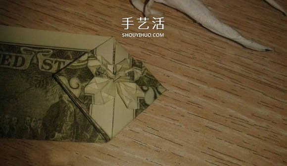 花心天使心的折法图解 好看美元折纸爱心教程 -  www.shouyihuo.com