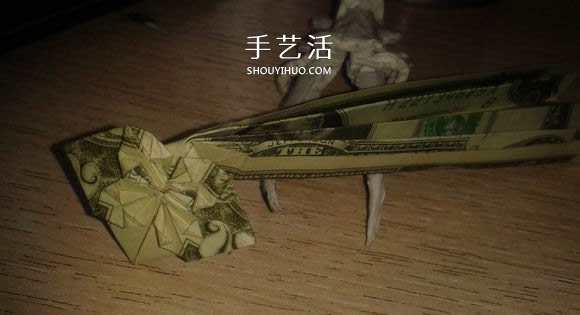 花心天使心的折法图解 好看美元折纸爱心教程 -  www.shouyihuo.com