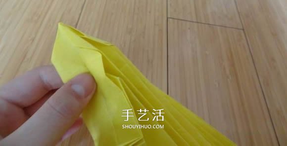 鹰的折纸教程 手工折纸展开翅膀雄鹰的步骤图 -  www.shouyihuo.com