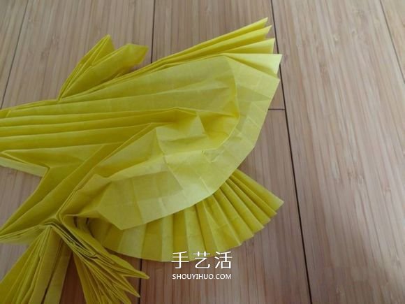 鹰的折纸教程 手工折纸展开翅膀雄鹰的步骤图 -  www.shouyihuo.com