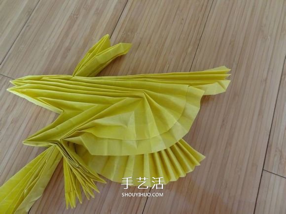 鹰的折纸教程 手工折纸展开翅膀雄鹰的步骤图 -  www.shouyihuo.com