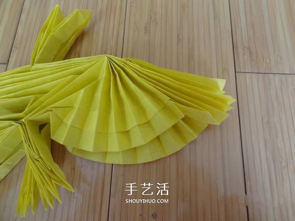 鹰的折纸教程 手工折纸展开翅膀雄鹰的步骤图 -  www.shouyihuo.com