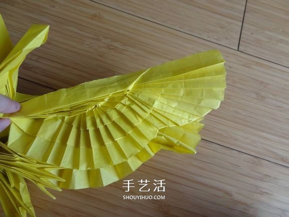 鹰的折纸教程 手工折纸展开翅膀雄鹰的步骤图 -  www.shouyihuo.com
