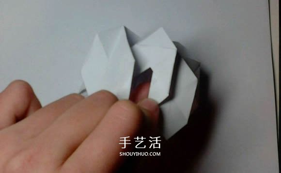 福山玫瑰改造而来 漂亮四角玫瑰花的折法图解 -  www.shouyihuo.com