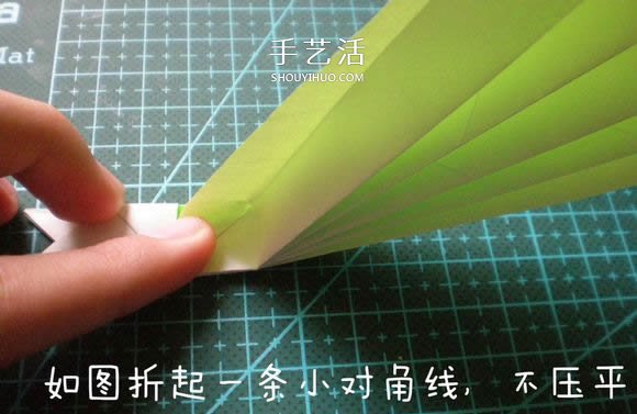 可爱小虫子！简单卡通毛毛虫的折法图解教程 -  www.shouyihuo.com