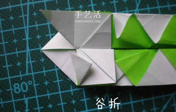 可爱小虫子！简单卡通毛毛虫的折法图解教程 -  www.shouyihuo.com