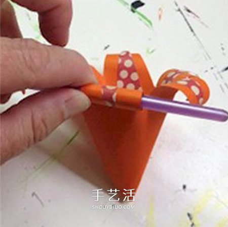 彩纸百合的制作方法 简单做百合花的步骤图 -  www.shouyihuo.com