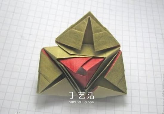 冬天的美丽折纸手工 立体雪花花球的折法图解 -  www.shouyihuo.com