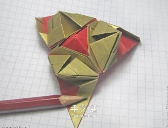 冬天的美丽折纸手工 立体雪花花球的折法图解 -  www.shouyihuo.com