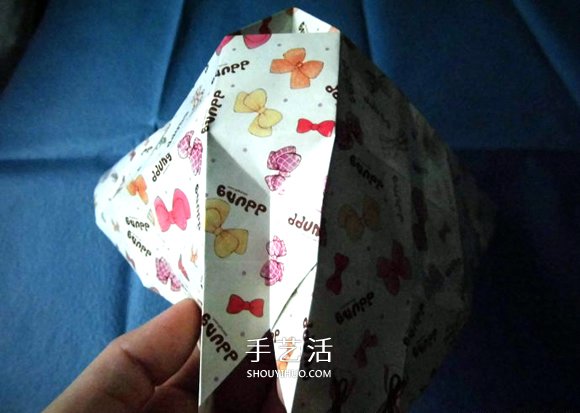 八面玲珑绣球礼盒折法 折纸绣球礼品盒的方法 -  www.shouyihuo.com