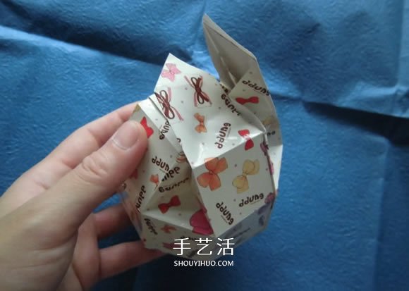 八面玲珑绣球礼盒折法 折纸绣球礼品盒的方法 -  www.shouyihuo.com