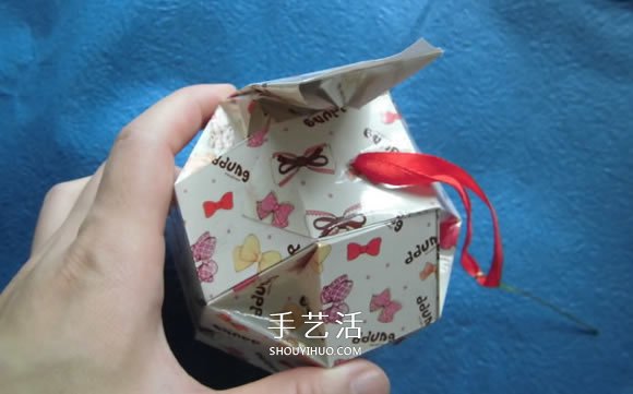 八面玲珑绣球礼盒折法 折纸绣球礼品盒的方法 -  www.shouyihuo.com
