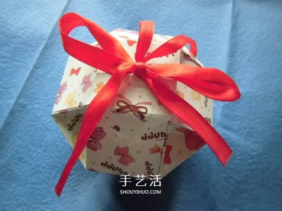 八面玲珑绣球礼盒折法 折纸绣球礼品盒的方法 -  www.shouyihuo.com