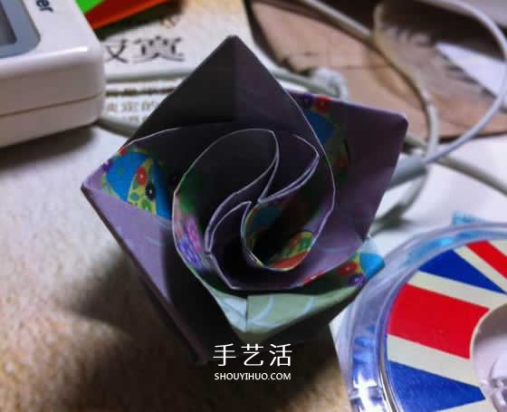 微型月季花的折纸教程 漂亮钻石玫瑰怎么折图解 -  www.shouyihuo.com