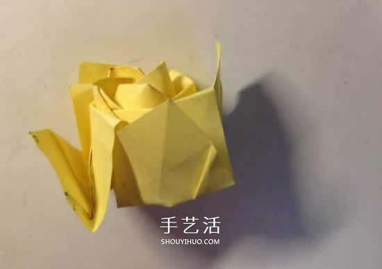 原创微微玫瑰的折法 详细折纸玫瑰花过程步骤 -  www.shouyihuo.com