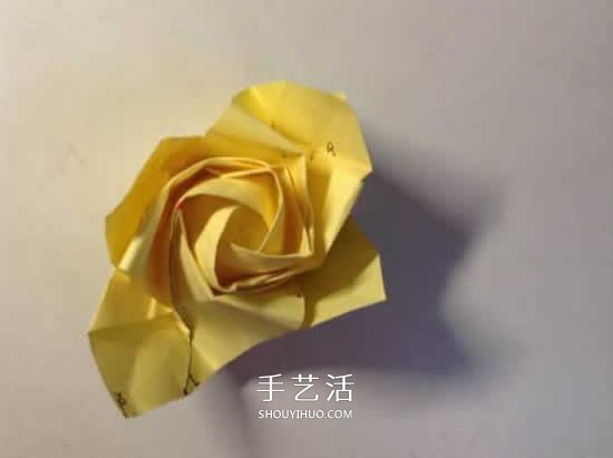 原创微微玫瑰的折法 详细折纸玫瑰花过程步骤 -  www.shouyihuo.com
