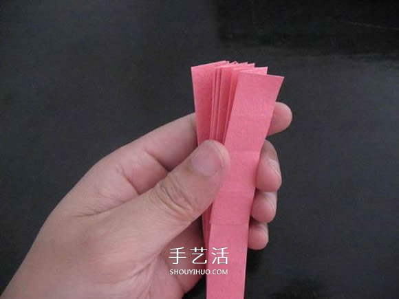 赠送初恋的小礼物！折纸蔷薇戒指的折法图解 -  www.shouyihuo.com