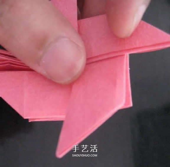 赠送初恋的小礼物！折纸蔷薇戒指的折法图解 -  www.shouyihuo.com