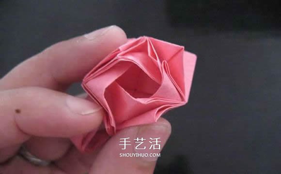 赠送初恋的小礼物！折纸蔷薇戒指的折法图解 -  www.shouyihuo.com