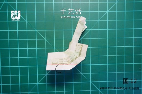 一元纸币折纸教程：鞋子里的芽苗的折法图解 -  www.shouyihuo.com