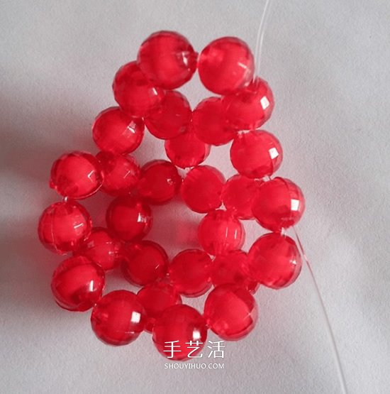 情人节串珠玫瑰花DIY 用串珠做红玫瑰的方法 -  www.shouyihuo.com