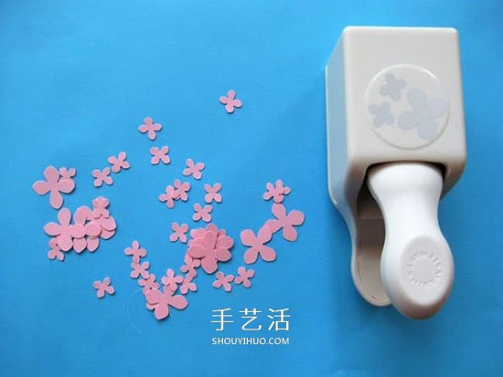 幼儿手工贴画教程：卡纸和胶带贴美丽的樱花树 -  www.shouyihuo.com