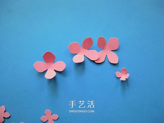 幼儿手工贴画教程：卡纸和胶带贴美丽的樱花树 -  www.shouyihuo.com