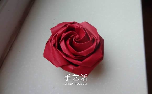代表美丽和爱情！手工折纸卷心玫瑰步骤图解 -  www.shouyihuo.com