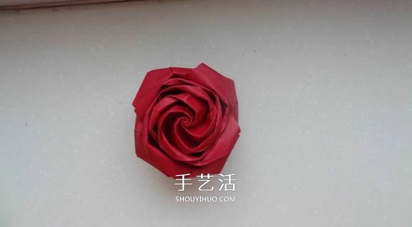 代表美丽和爱情！手工折纸卷心玫瑰步骤图解 -  www.shouyihuo.com