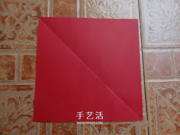 代表美丽和爱情！手工折纸卷心玫瑰步骤图解 -  www.shouyihuo.com