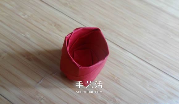 代表美丽和爱情！手工折纸卷心玫瑰步骤图解 -  www.shouyihuo.com
