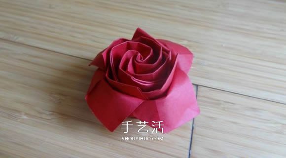 代表美丽和爱情！手工折纸卷心玫瑰步骤图解 -  www.shouyihuo.com