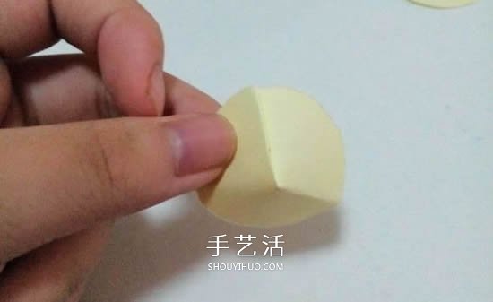 简单纸花怎么做图解 组合式花朵的制作方法 -  www.shouyihuo.com