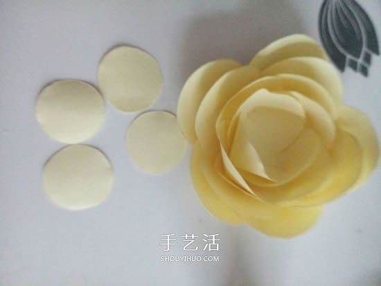 简单纸花怎么做图解 组合式花朵的制作方法 -  www.shouyihuo.com