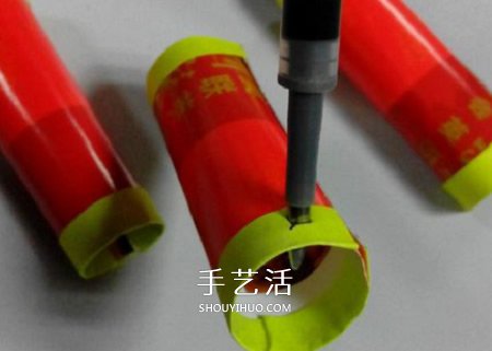 鞭炮挂饰手工制作教程 纸鞭炮怎么做的方法 -  www.shouyihuo.com